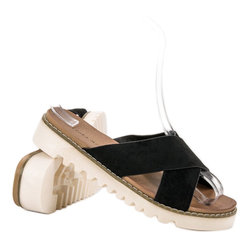 Laura Mode Czarne Zamszowe Klapki 1