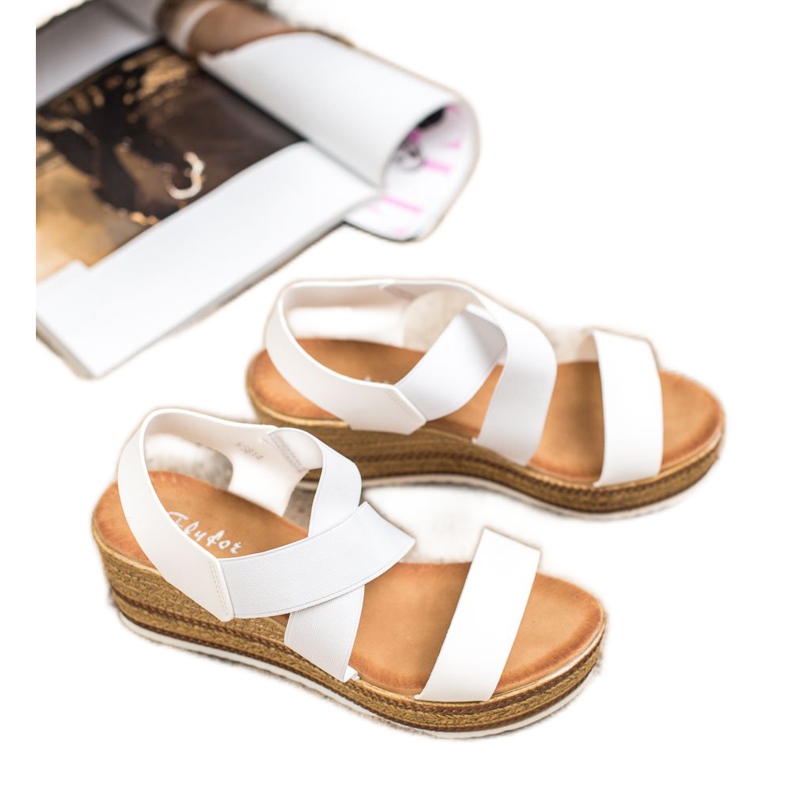 Flyfor Lekkie Wsuwane Sandałki białe 2