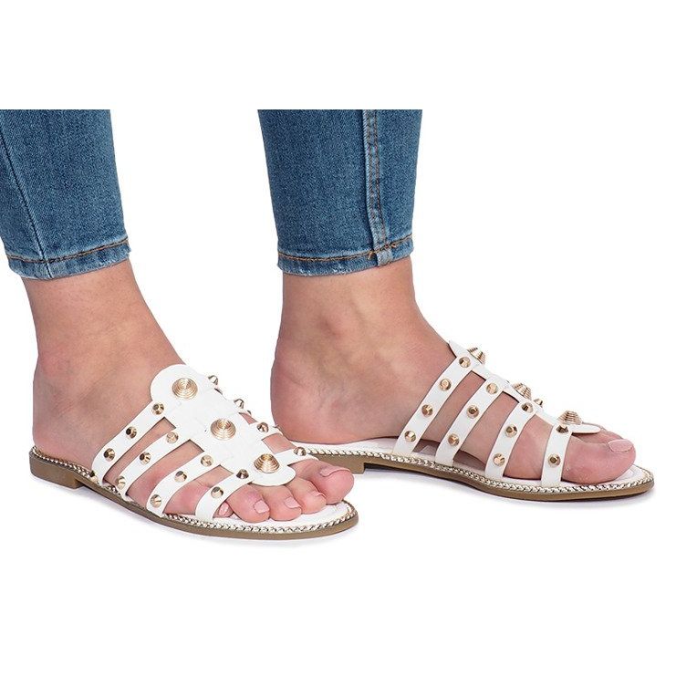 Białe klapki z ćwiekami Rabelle 1