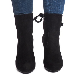 Zamszowe Botki Na Słupku 16091-11 Czarny czarne 1