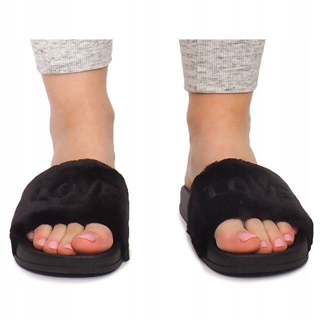 Klapki Z Futerkiem Love HN02-4 Czarny czarne 1