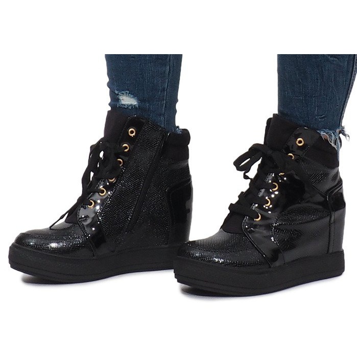 Czarne lakierowane sneakersy na koturnie Snake 2
