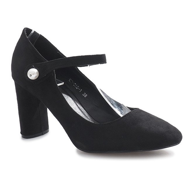 Czarne czółenka na słupku Milaya 1