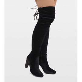 Czarne welurowe kozaki na słupku E-4902 2