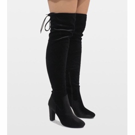 Czarne welurowe kozaki na słupku E-4902 1