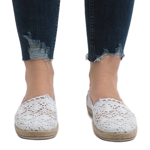 Białe tenisówki z koronki JX57P 2