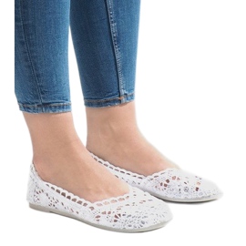 Białe tenisówki z koronki JX59P 2