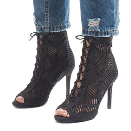 Czarne botki na szpilce 1610-225 1