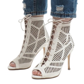 Białe botki na szpilce 1610-225 1