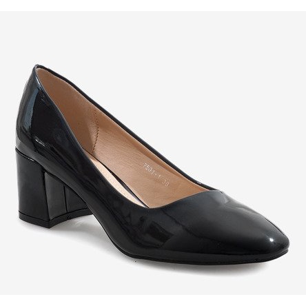 Czarne lakierowane czółenka na słupku 7501-1 1