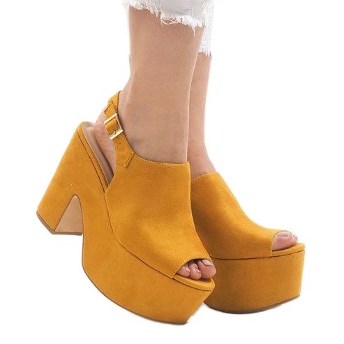 Żółte sandały na masywnym klocku 8263CA 2