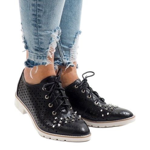 Czarne ażurowe półbuty z ćwiekami G-106-2 1