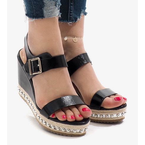 Srebrne lakierowane sandały na koturnie 17060-73 czarne 2