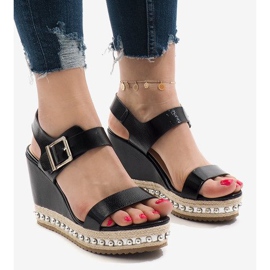 Srebrne lakierowane sandały na koturnie 17060-73 czarne 1