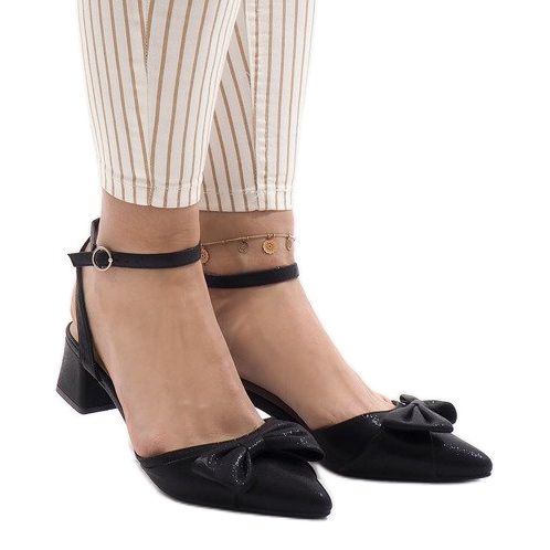 Czarne sandały na obcasie 1702-2 1