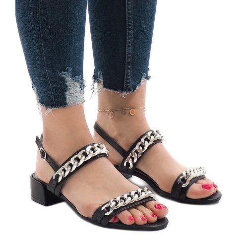 Czarne sandały na obcasie 77-15 1