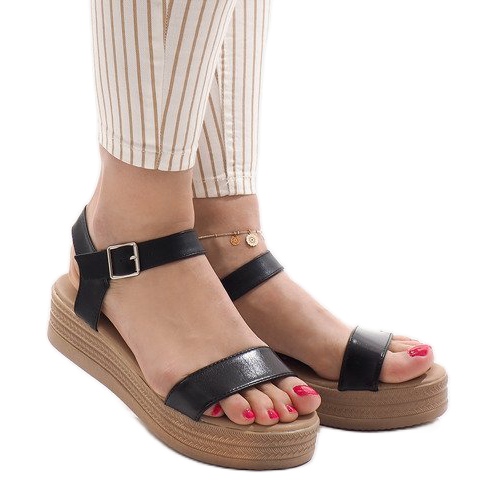 Czarne sandały na platformie 22-07 1