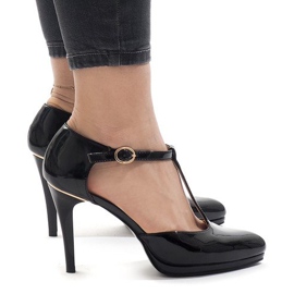 Czarne czółenka na słupku A509-22-1 1