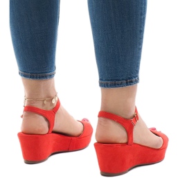 Czerwone sandały na koturnie 6-309 3