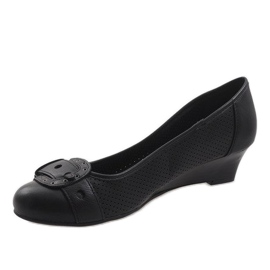 Czarne czółenka na koturnie TR22-4 1