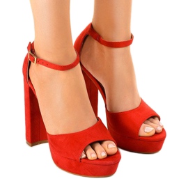 Czerwone sandały na słupku D08 1