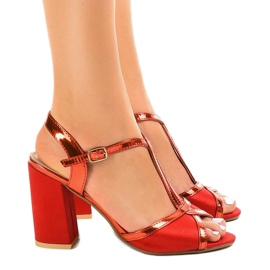 Czerwone sandały na słupku zamszowe WED503 2
