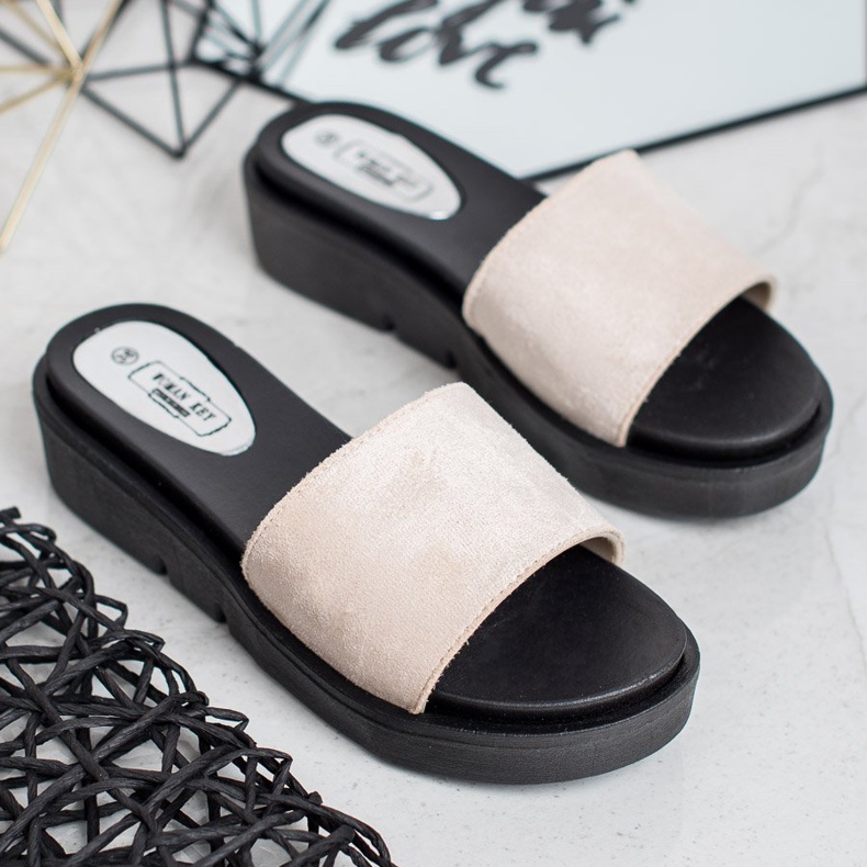 SHELOVET Klapki Na Koturnie brązowe 1