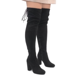 Czarne zamszowe kozaki na słupku ZH811 1