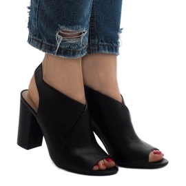 Czarne botki odkryte na słupku 0280-86 2