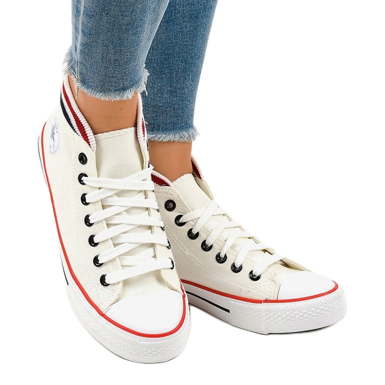 Białe klasyczne trampki sznurowane W01 1