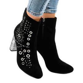 Czarne zamszowe botki na słupku AE28P 2