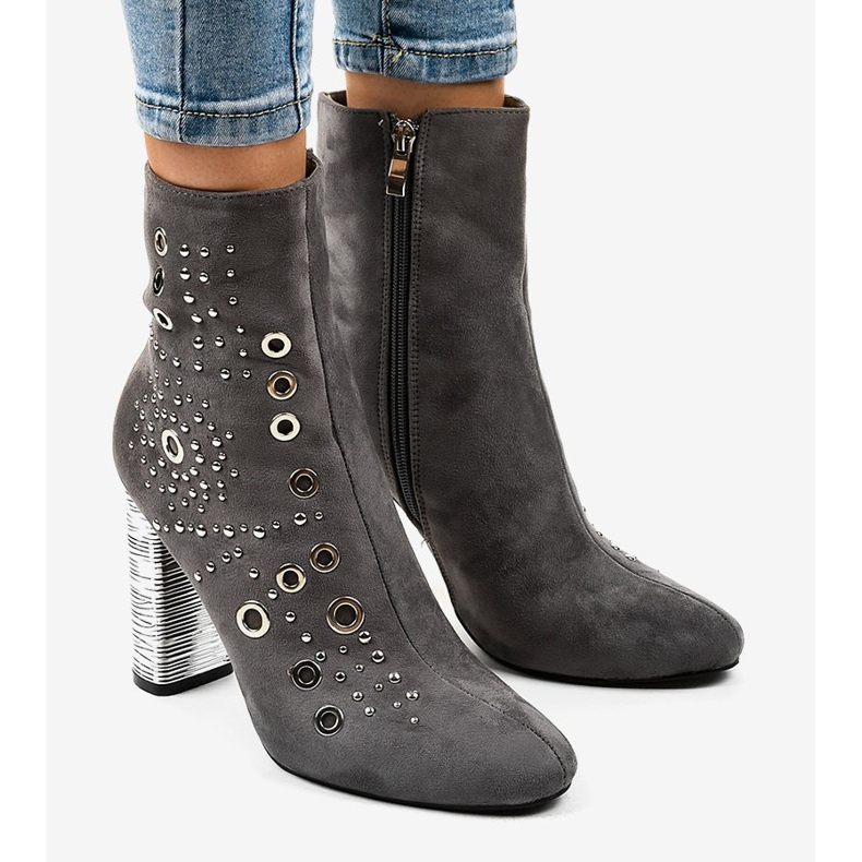 Szare zamszowe botki na słupku AE28P 1