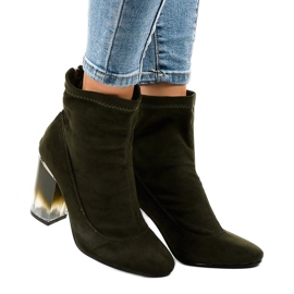Zielone zamszowe botki na słupku H8-93 2