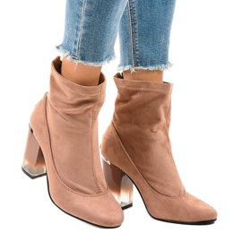 Różowe zamszowe botki na słupku H8-93 1