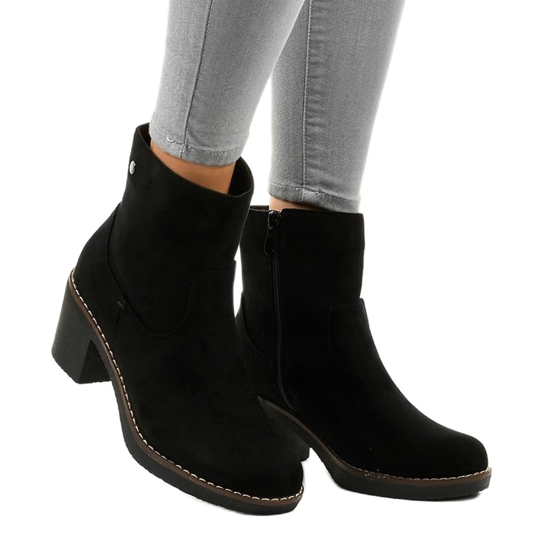 Czarne zamszowe botki na obcasie 8B852 1