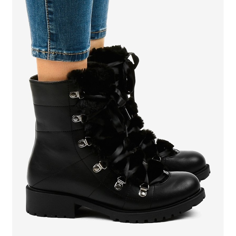 Czarne ocieplane botki K90 2