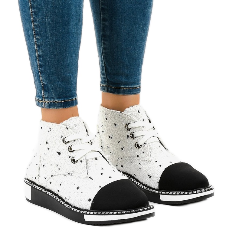 Białe sznurowane botki TS1811 1