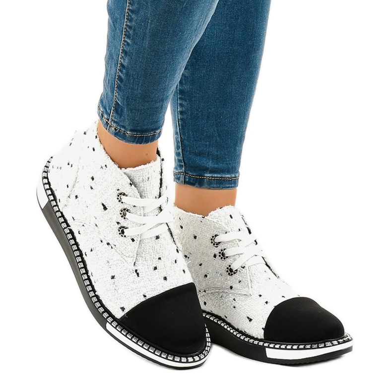 Białe sznurowane botki TS1811 2