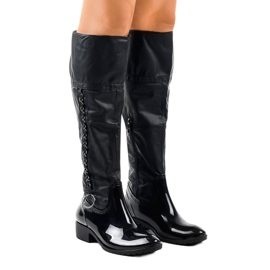 Granatowe kozaki z łańcuszkiem A101 1