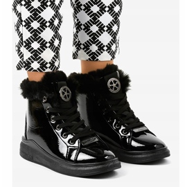 Ocieplane czarne lakierowane trampki TL135-6 1