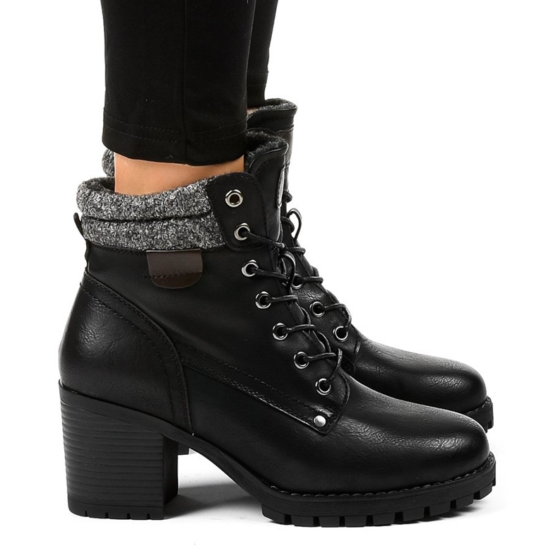 Czarne botki na słupku z kożuchem Z129 1