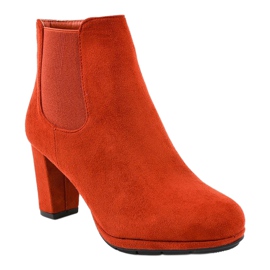 Czerwone botki na słupku F156-2 1