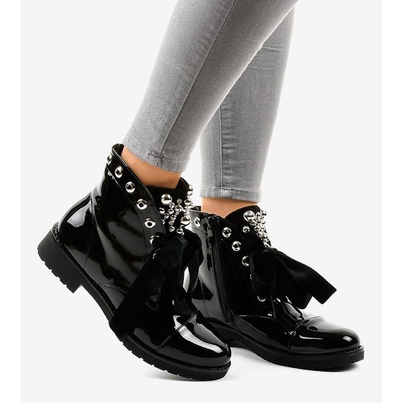 Czarne lakierowne botki ocieplane A3320EA 2