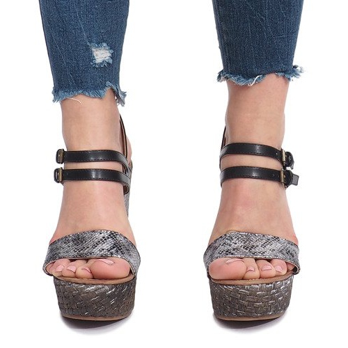 Czarne sandały na koturnie Trout 1