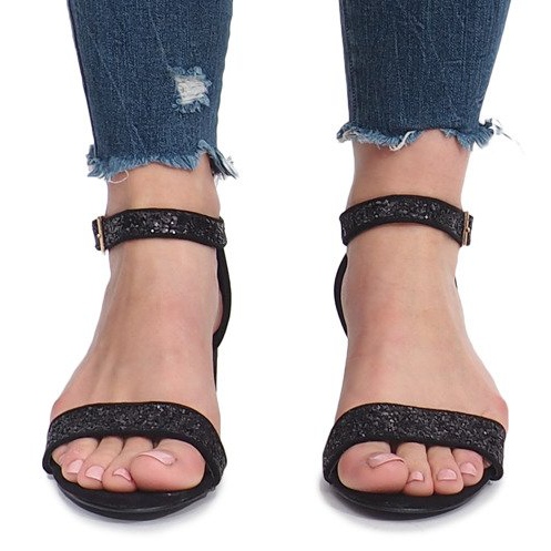 Czarne sandałki na słupku Montana 1