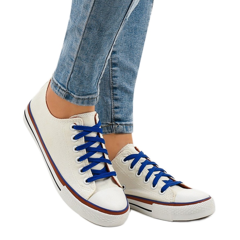 Białe niskie trampki klasyczne W03 1