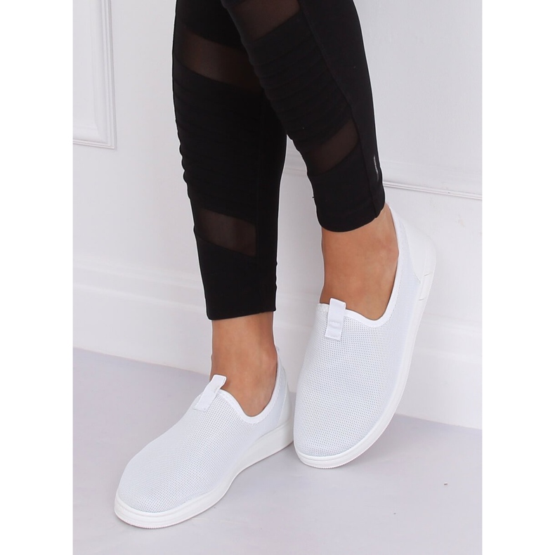 Tenisówki wsuwane białe 1066 White 1