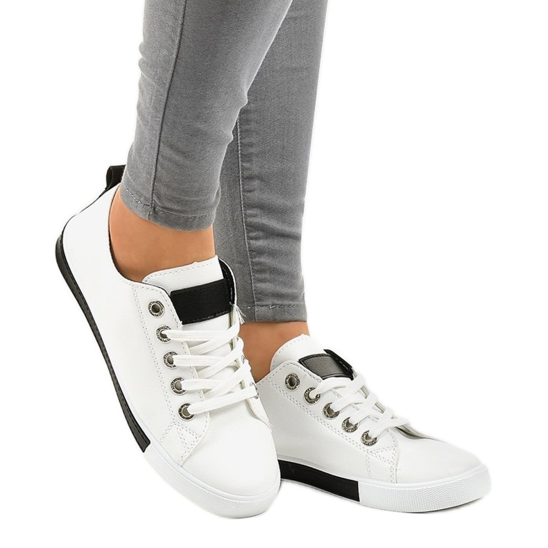 Białe klasyczne tenisówki 1016 czarne 2