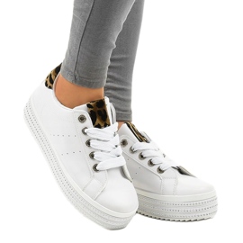 Białe trampki z panterką na platformie M-071 1