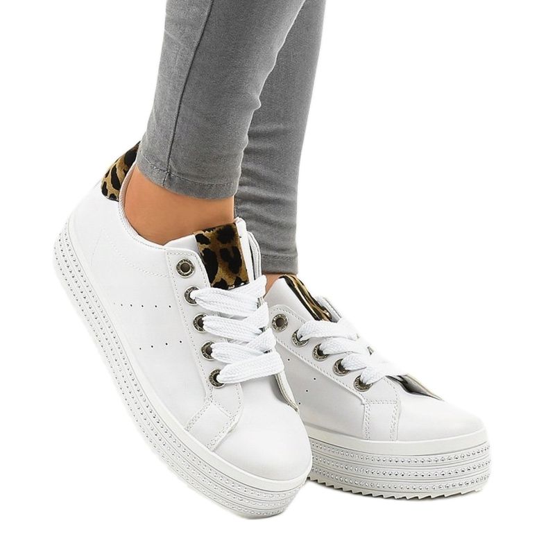 Białe trampki z panterką na platformie M-071 1